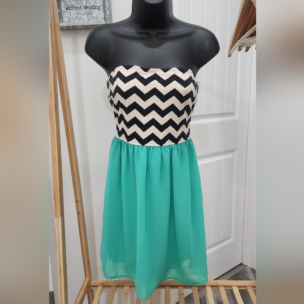 Boutique Dress. Double lined, elastic tube top, size small.